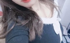 宝贝坐在腿上写作业H